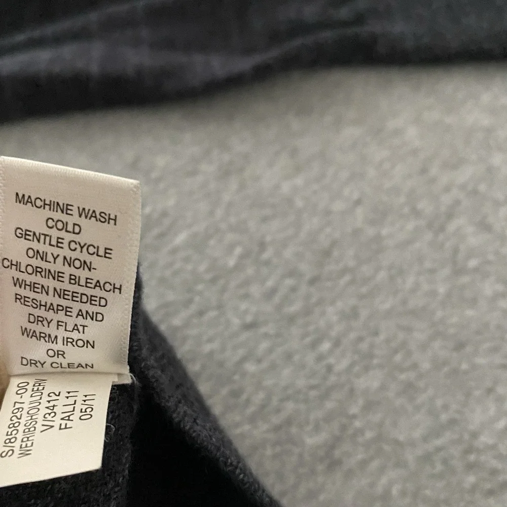Banana Republic Sweater Men's Medium Gray‎ V Neck Long Sleeve Casual 100% Cotton